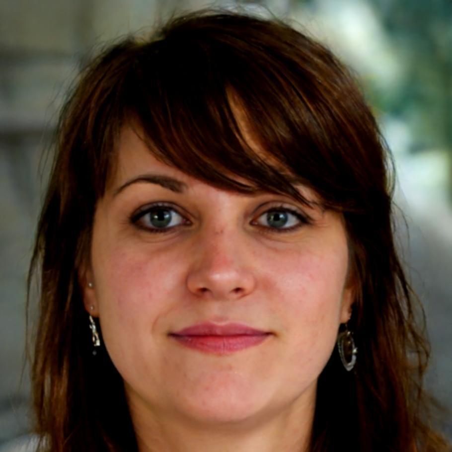 Portrait d'Élodie Marchand, consultante en optimisation budgétaire